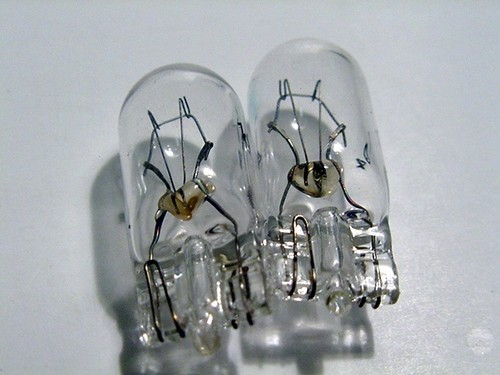 2pcs New Clear 194 Mini 12V Incandescent Wedge Instrument Panel Light Bulb Lamp - Picture 4 of 5