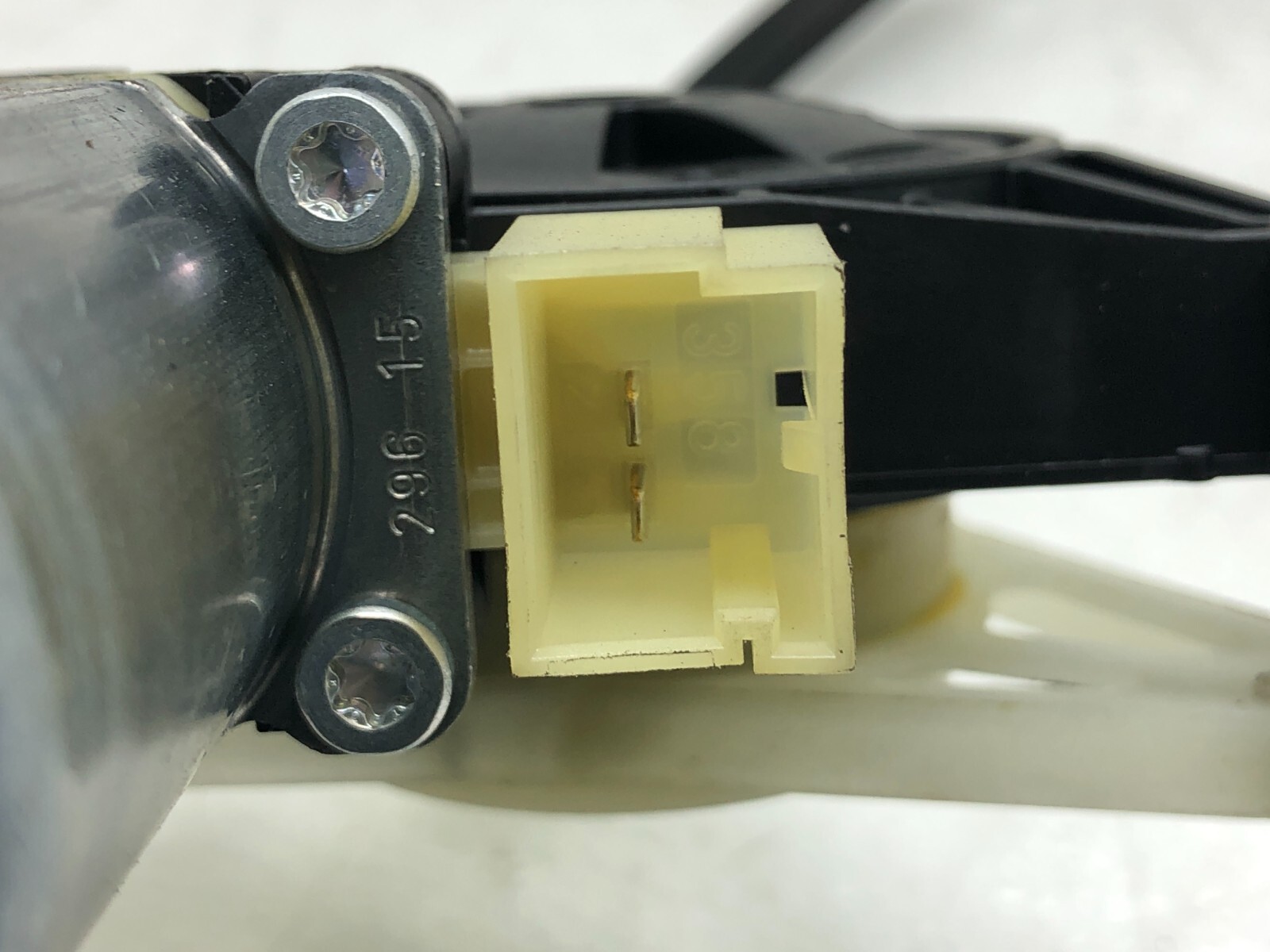 2017-2023 AUDI Q7 SQ7 RIGHT PASSENGER REAR DOOR WINDOW REGULATOR W/ MOTOR OEM.