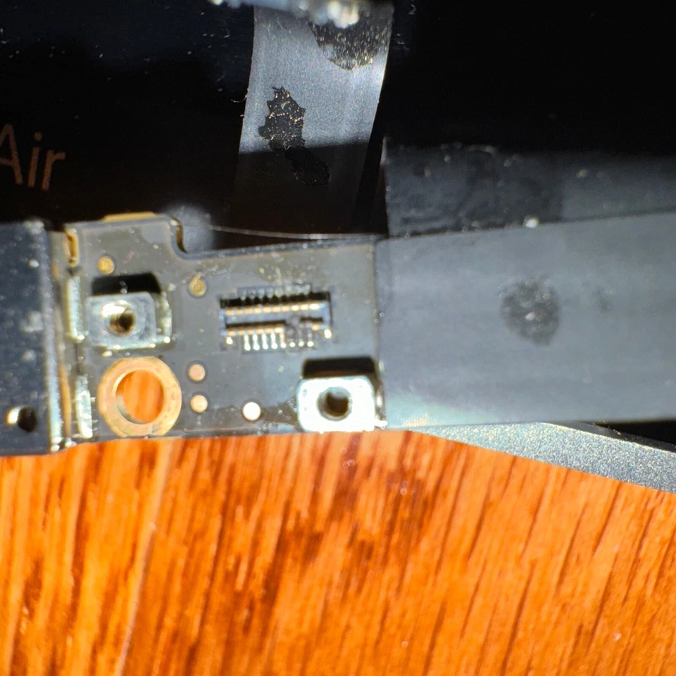 Complete Genuine 2018 Apple OEM Macbook Air Screen | Silver (Used, Broken) - Image 3 of 4