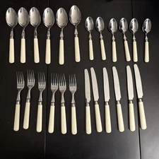 Guy Degrenne Stainless Flatware Bragard White 24 Piece Set Plastic