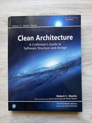 Clean Architecture: A Craftsman's - Paperback, by Martin Robert - Very Good