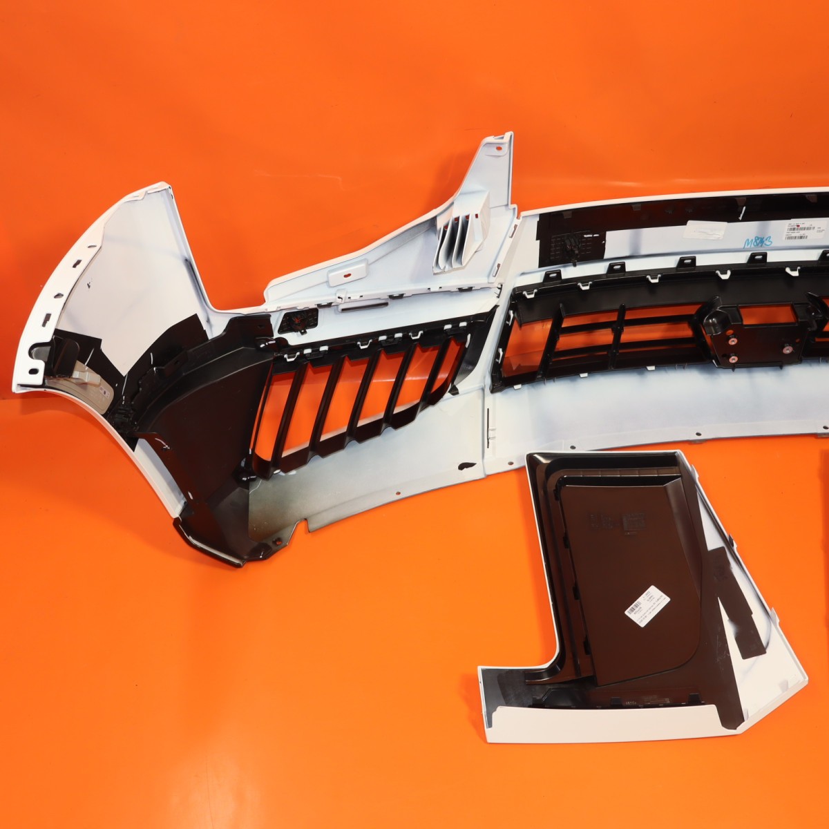 ROLLS ROYCE CULLINAN FRONT BUMPER 2025 2026 51115A558B9 WHITE OEM