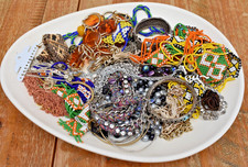 (K) 1.3kg Bundle Job Lot of Mixed Vintage Jewellery Bundle Craft Beads Upcycle