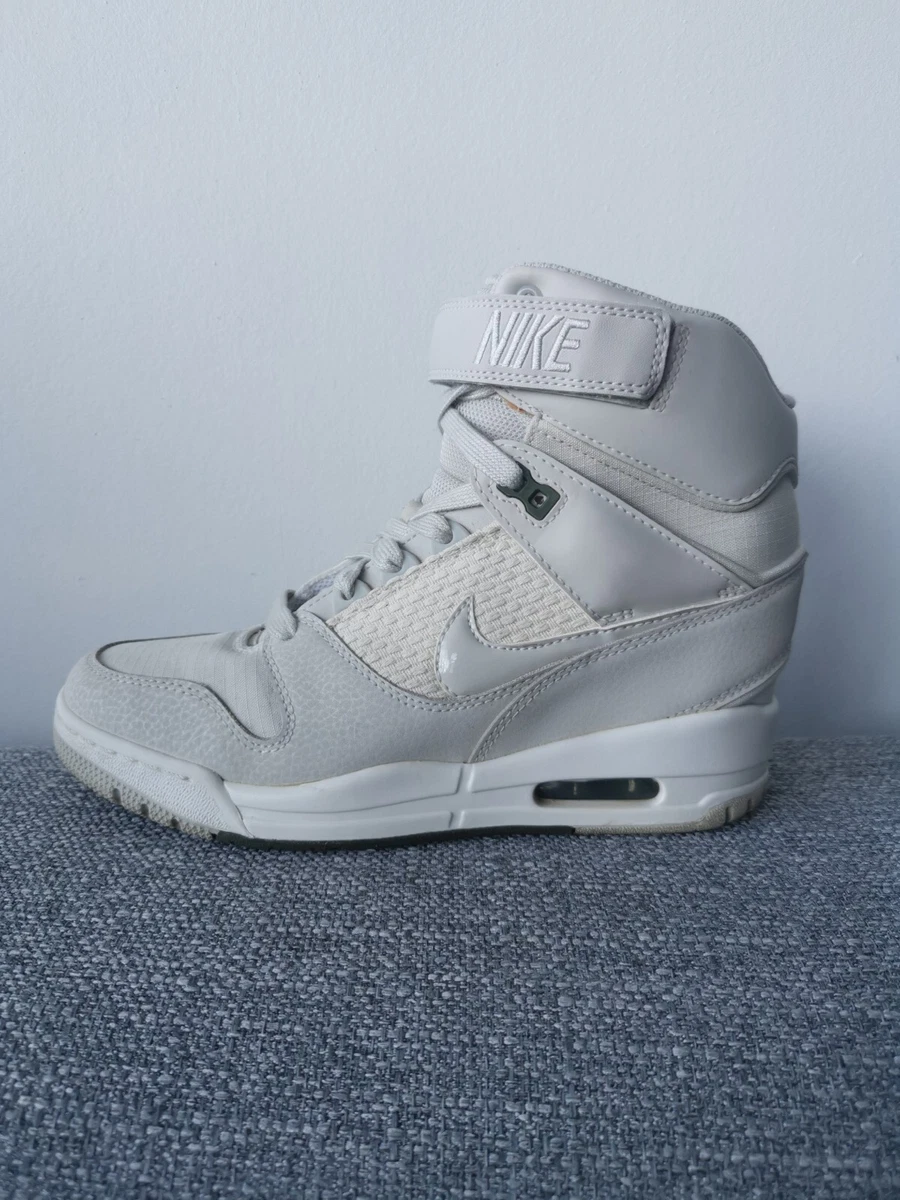 Womens nike air hotsell revolution sky hi