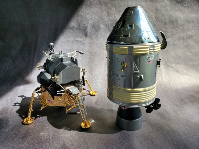 saturn v diecast model