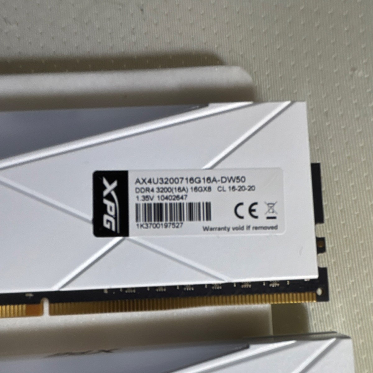 XPG DDR4 3200MHz 32GB (16G×2)白 XPG DDR4 3200MHz 32GB (2x16GB) DIMM 288-Pin Memory Kit