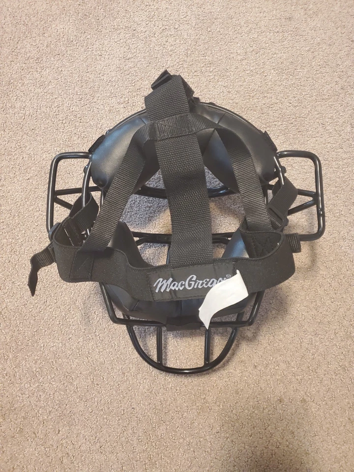 MacGregor Umpire Black MCB 29 Pro Series Mask - Image 3 of 4