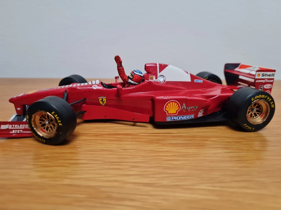 Modelo de coche hecho en F1. Ferrari Team Car, MICHAEL SCHUMACHER'S FERRARI F1 CAR.  Foto 2 de 4