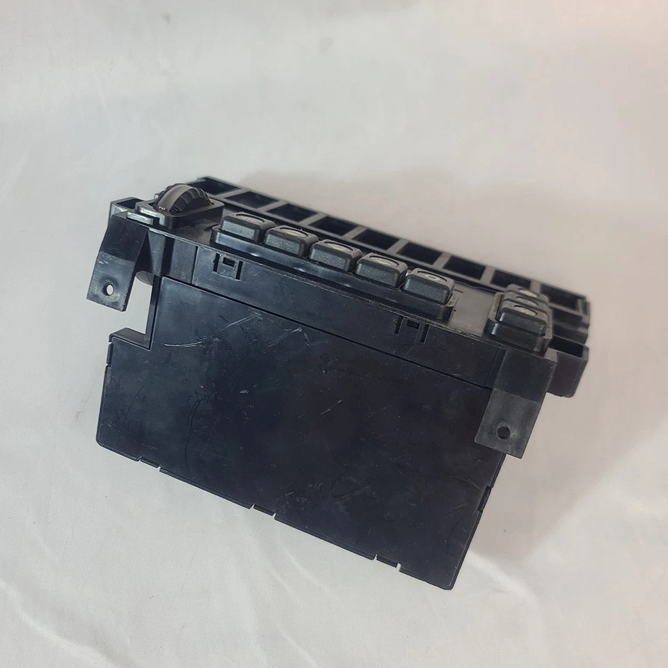 OEM Mercedes Climate Control Push Button Unit W124 - Image 3 of 3