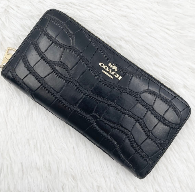 COACH OUTLET Crocodile Black Gold Logo Long Wallet Round Zip COACH OUTLET Crocodile Black Gold Logo Long Wallet Round Zip