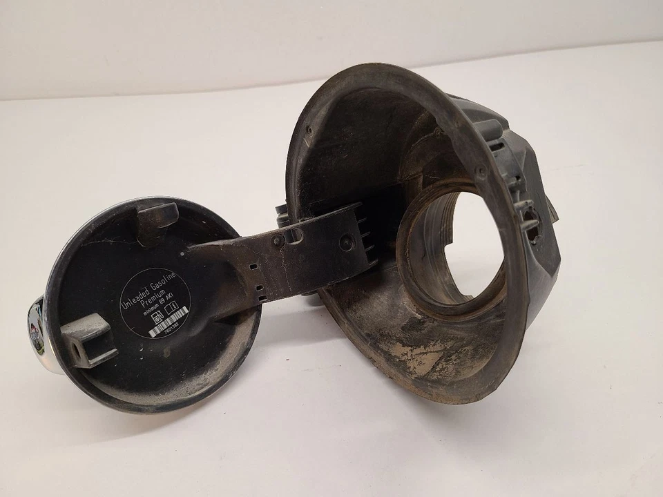 2008-2014 MINI COOPER CLUBMAN Fuel Filler Door 51177148885 Foto 3 de 4