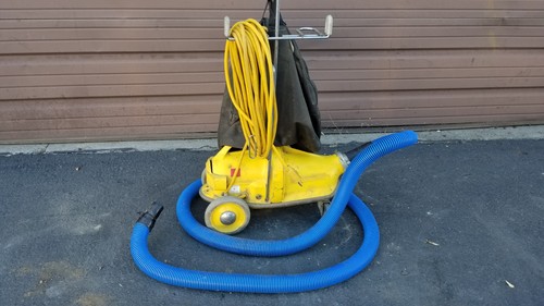 NSS M-1 Pig Vacuum w/ Universal Bag
