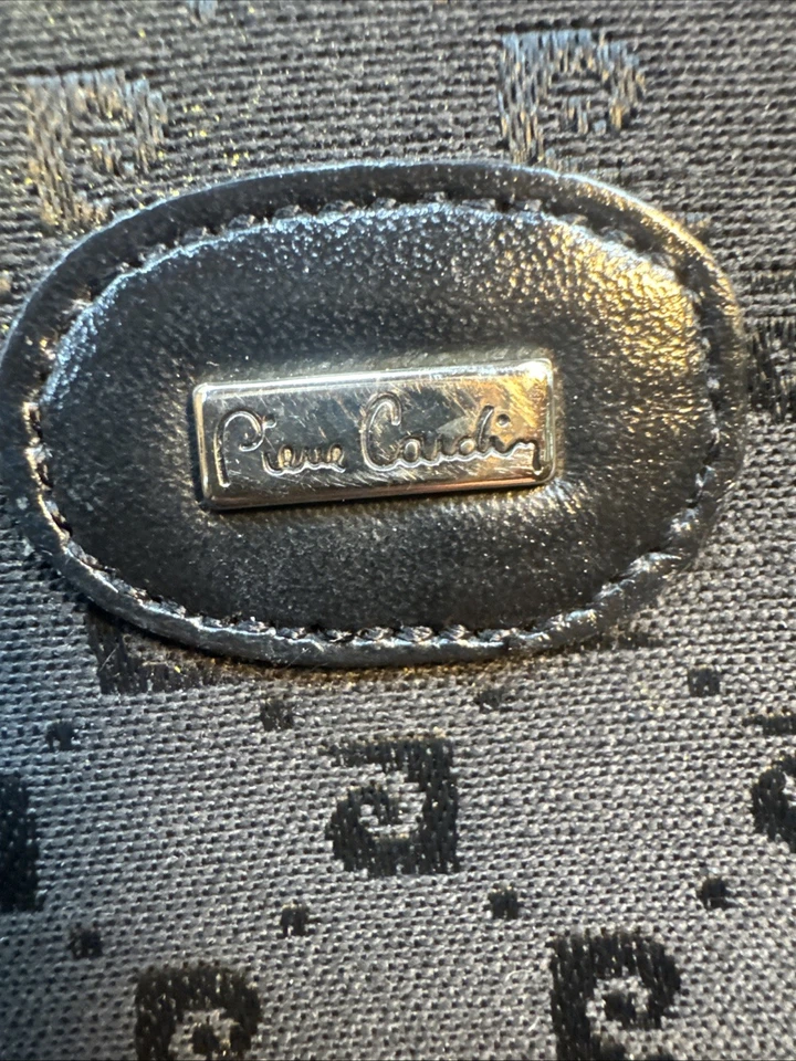 Bolsa de ombro Pierre Cardin vintage preta de lona e couro com detalhes em prata - Imagem 3 de 4