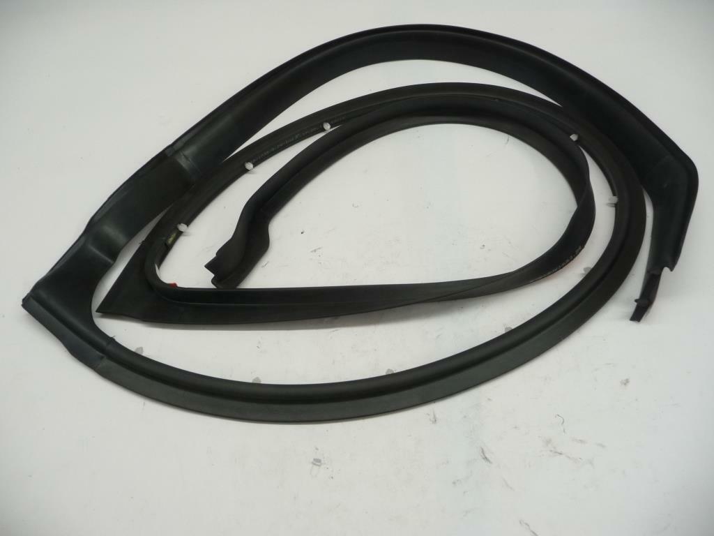 2010-2019 Rolls-Royce Ghost Front Right Door Joint Seal 51767200324 OEM A1