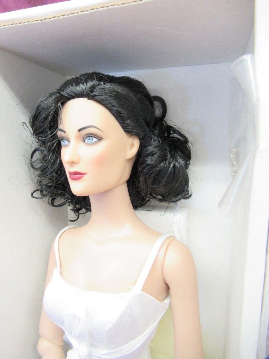 TONNER “ Queen” T8SQDD01 TONNER “Snow Queen” T8SQDD01 Tonner Snow Queen, Kai, Gerda