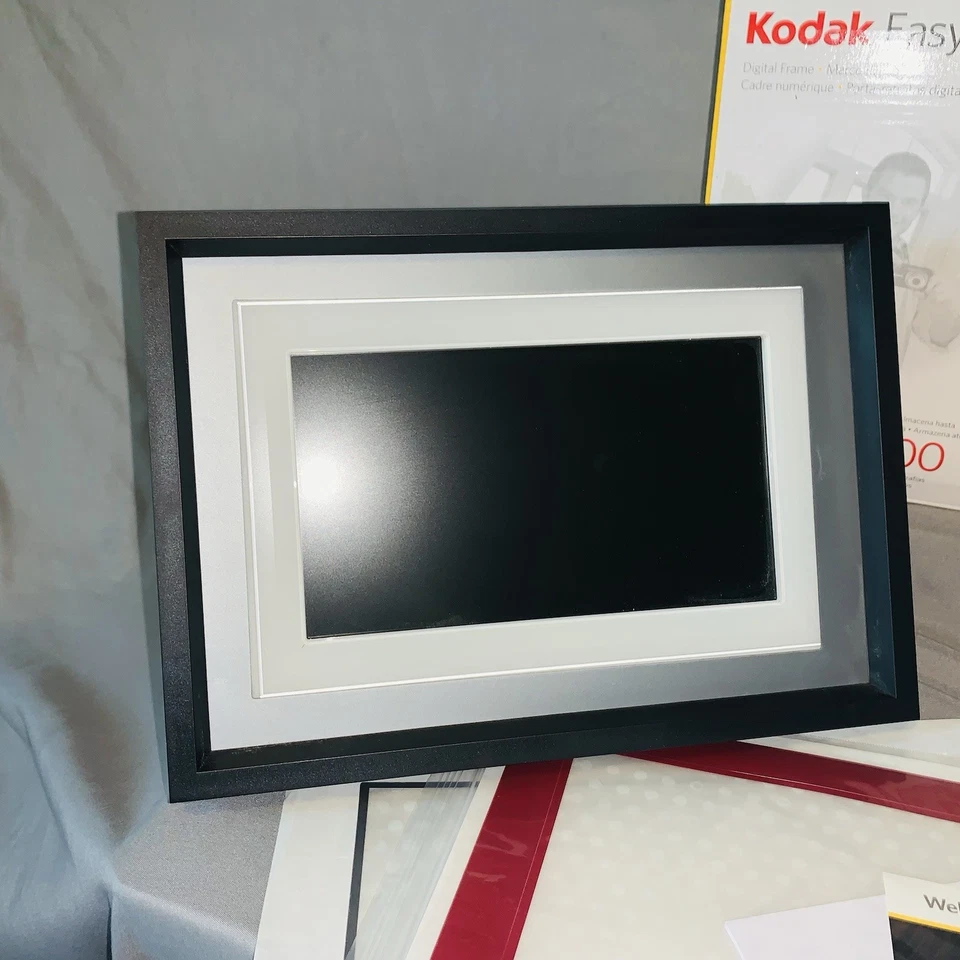 Kodak EasyShare M820 8" Digital Picture Frame - Perfect Gift for Grandparents! - Image 2 of 4