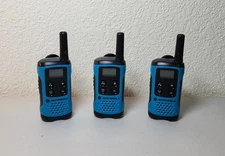 3 Motorola Walkie Talkies T100 Blue Two Way Radio Hand Held w/ Belt Clips