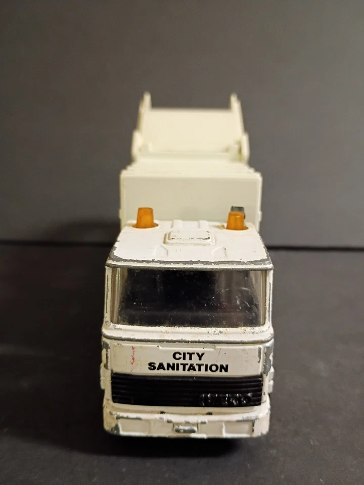 VINTAGE MATCHBOX SUPER KINGS K-133 IVECO GARBAGE TRUCK 1986 - Image 4 of 4