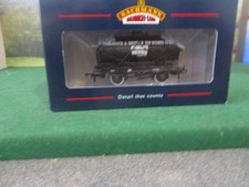 BACHMANN 14 TON TANK WAGON MANCHESTER & SHEFFIELD TAR WORKS. CAT NO,33-675