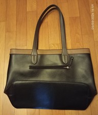 Borsa Carpisa corpo nero con inserti superiori beige e manici color grigio