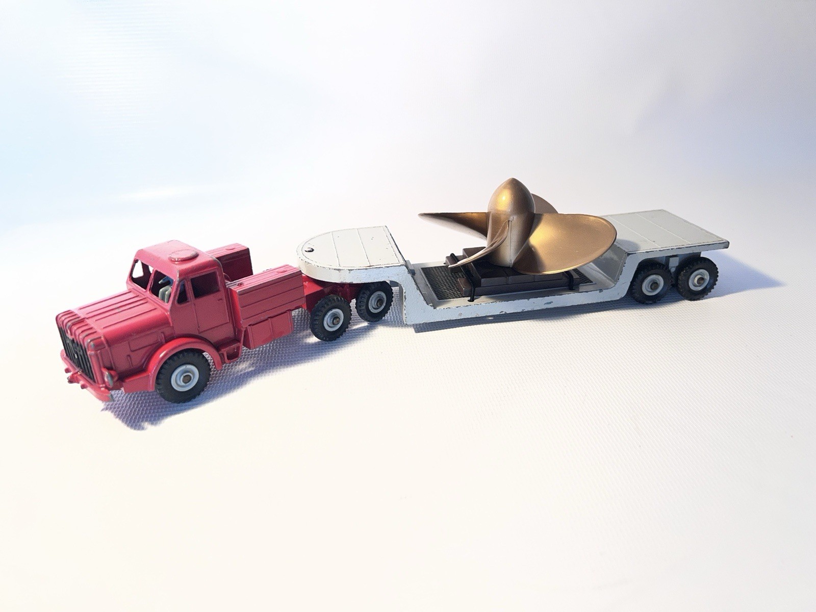 Dinky 986, Antar Low Loader With Propeller - Free Price Guide & Review