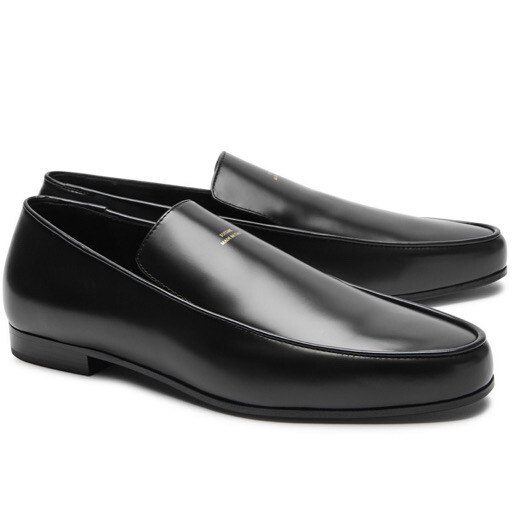 【関税込み】TOTEME ブラック The Oval ローファー The Oval leather loafers in black - Toteme | Mytheresa