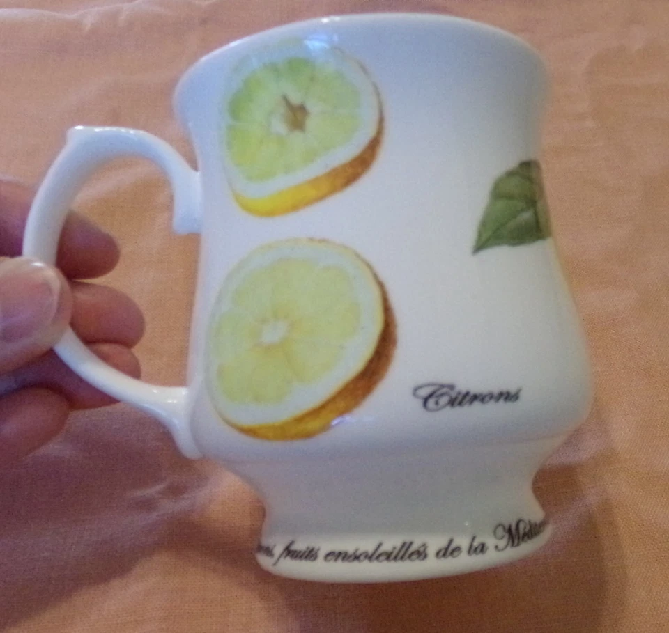 Taza Queen's Fruits du Soleil Citrons Limón Patas Taza 3 5/8 Pulgadas ¡EXCELENTE ESTADO! Foto 3 de 4
