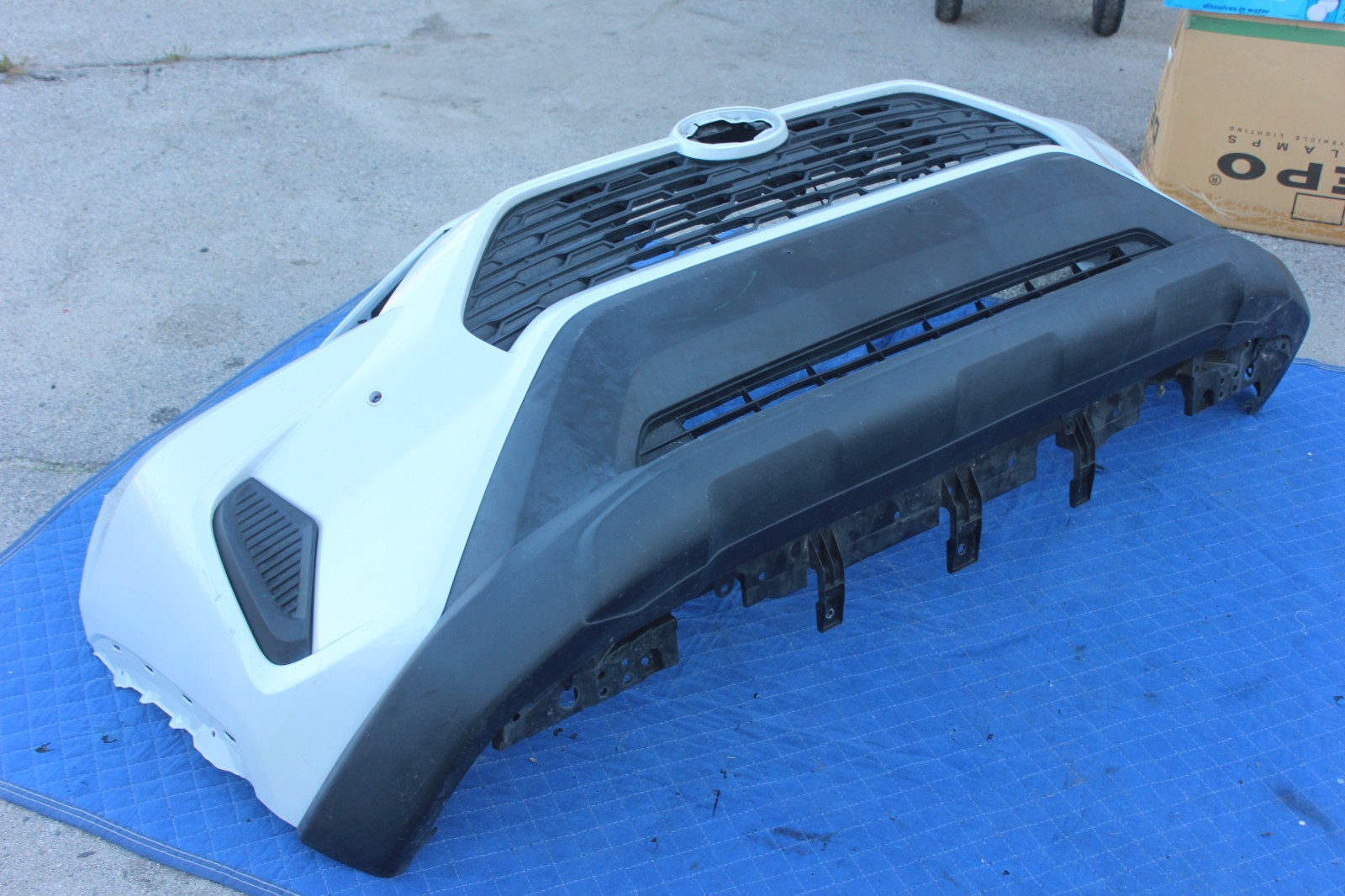 19-25 2022 TOYOTA RAV4 FRONT BUMPER COVER GRILL LOWER VALANCE WHITE GENUINE OEM