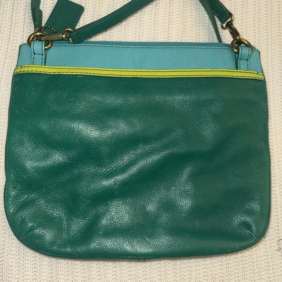 Bandolera de cuero fósil color verde Foto 4 de 4