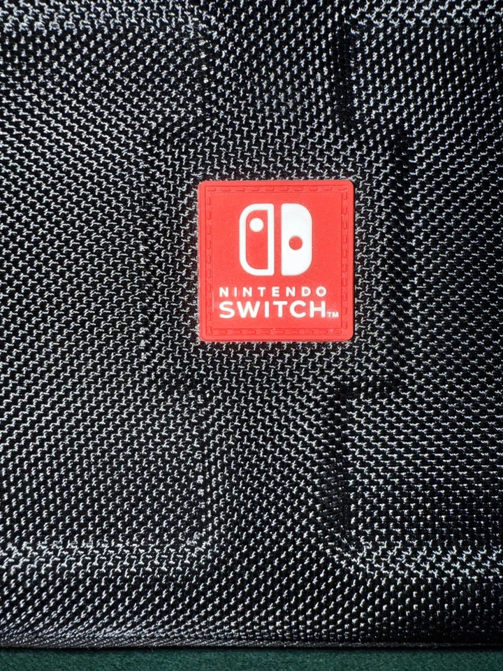 Funda de Viaje Nintendo Switch Negra con Nylon Balístico Rojo Excelente Estado Foto 2 de 4