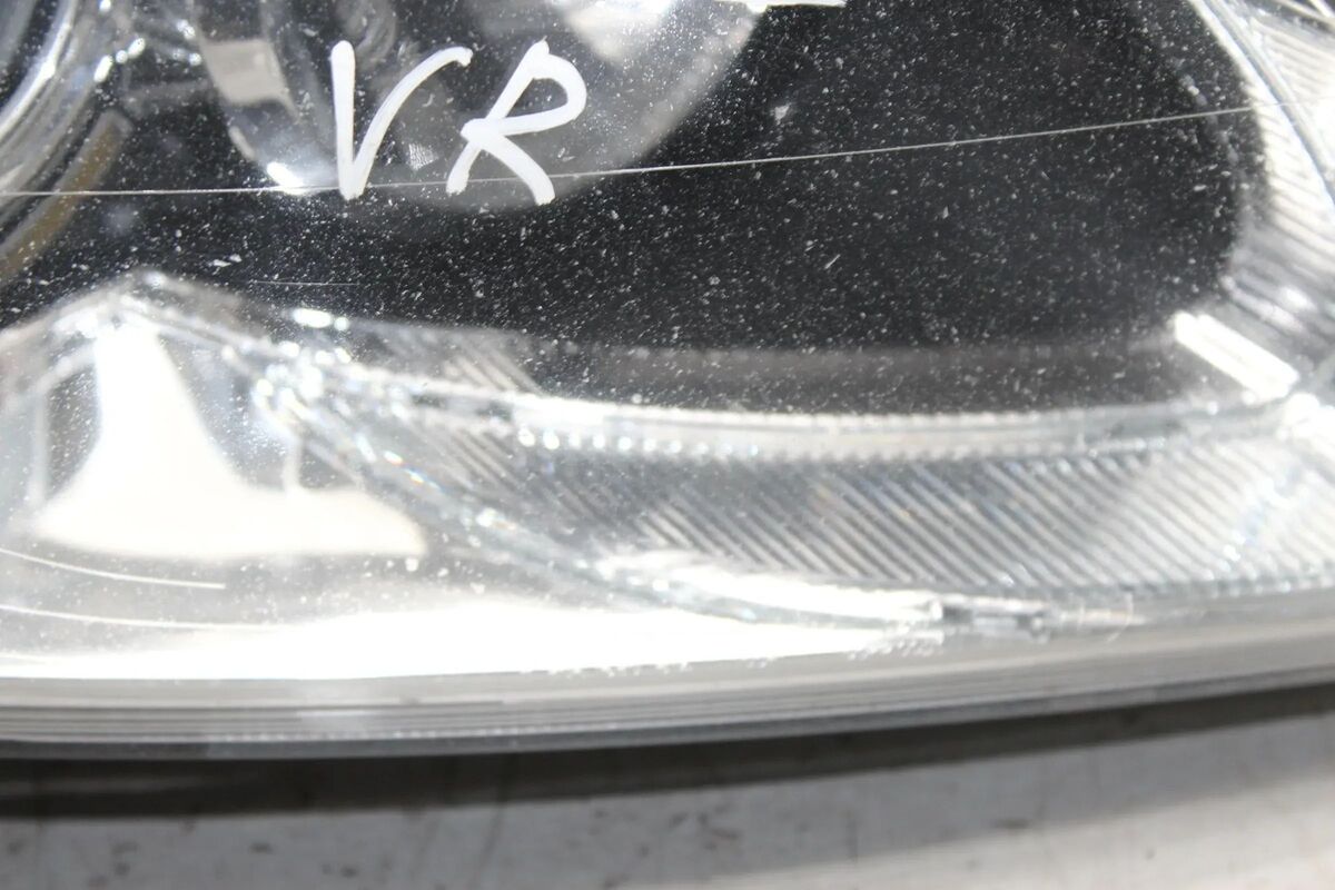 Xenon headlight right with control unit 31299819 Volvo C30 Xenon headlight right with control unit 31299819 Volvo C30