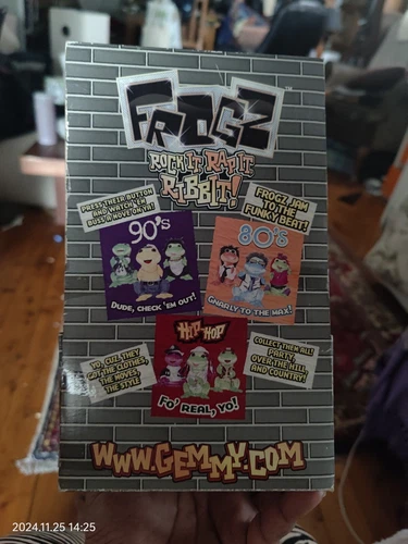 FROGZ Rock it Rappit Rabbit 2005 sings and dances frog purple RARE Gemmy plush - Picture 4 of 4