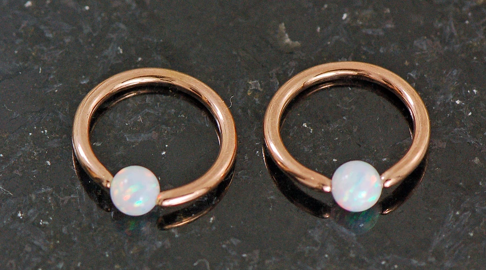 Par de anillos cautivos de ópalo de oro rosa arco iris 16G 5/16" (8 mm) de diámetro con 3 mm Foto 4 de 4