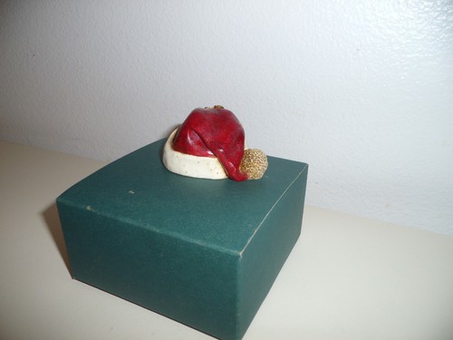 Harmony Kingdom Toadally Christmas Red Santa Cap by Neil Eyre 2005 - Picture 4 of 7