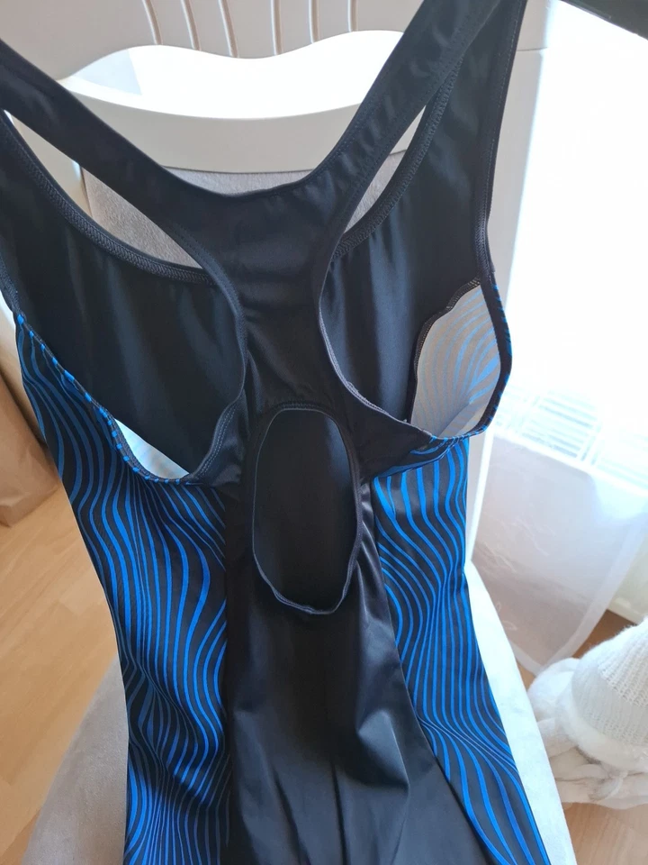 Toller Badeanzug mit Bein In Gr.42 Schwarz - Bild 4 von 4