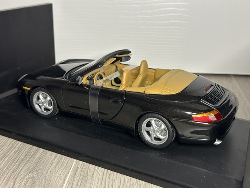 1:18 Scale UT Models Porsche 911 996 Carrera Cabriolet Dealer Model Boxed - Picture 6 of 8