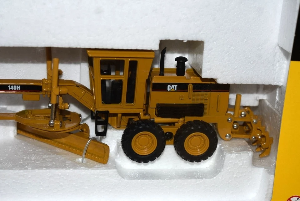 1:50 NORSCOT CAT 140H Motor Grader EX/LN - Image 2 of 3