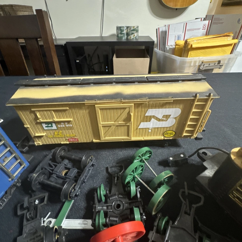 Carro de carga Gold Rush Express nuevo tren de ferrocarril brillante con piezas de rueda adicionales Foto 2 de 4