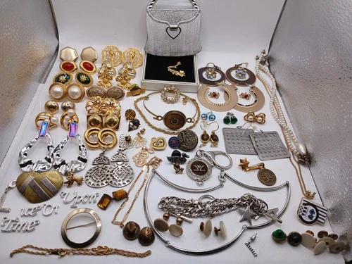 Lot Of 64 NAME BRAND Napier, Monet, Trifari, Gold & Silver Tone Earrings, Brooch