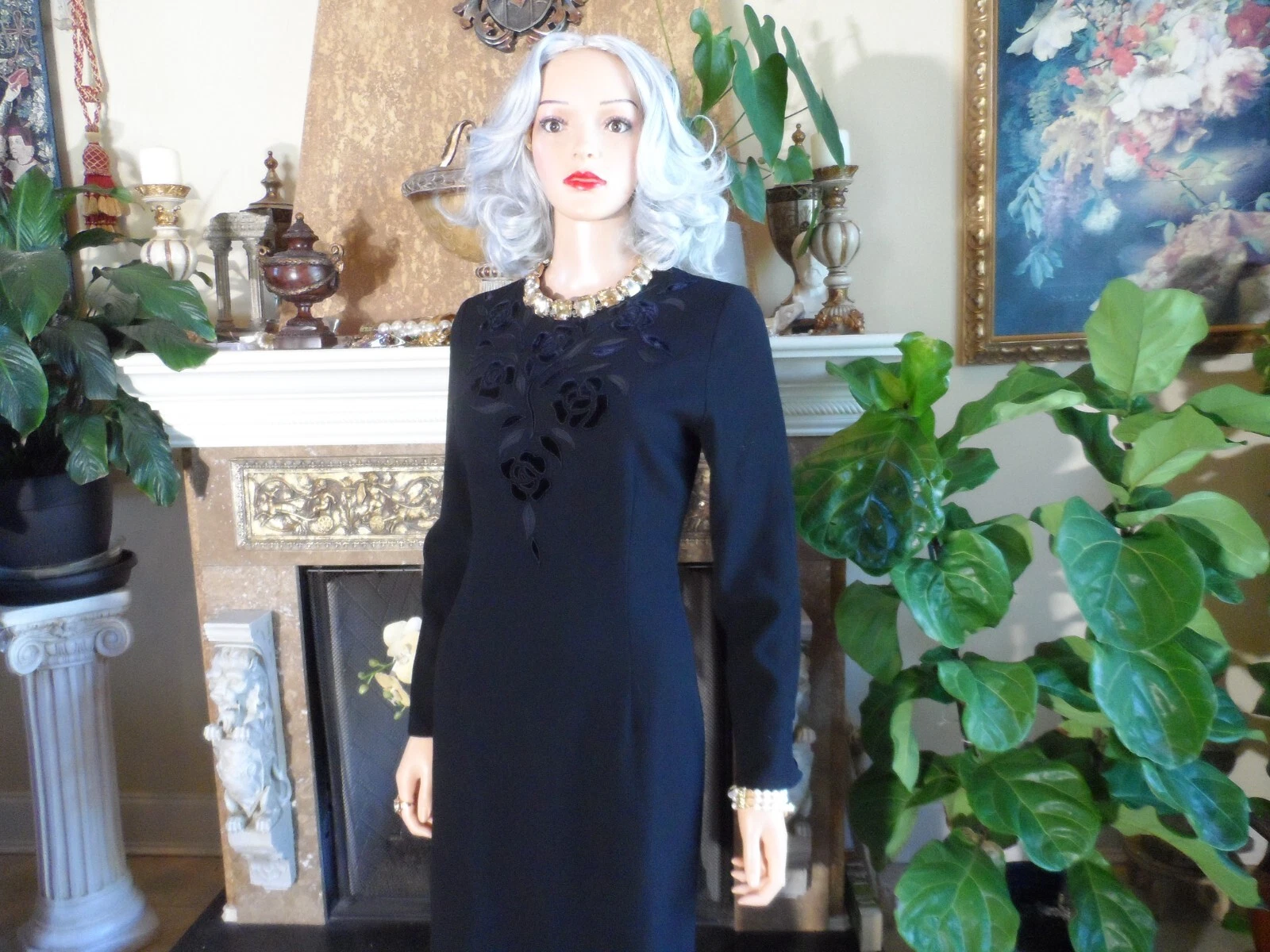 Abito tubino Valentino nero in lana con dettaglio applicazioni floreali davanti taglia 40 8