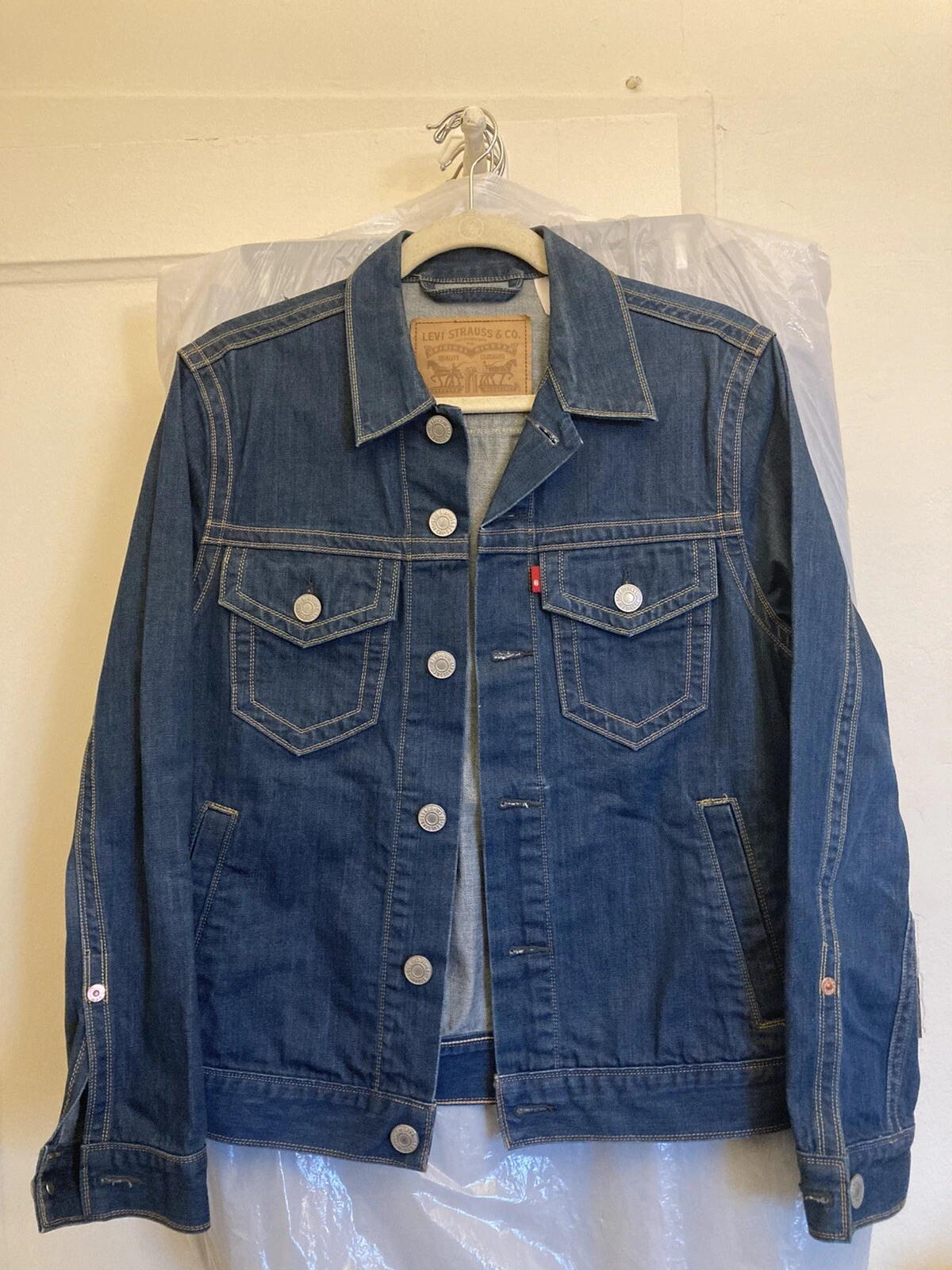 RARE EXCLUSIVE PREMIUM STRETCH DENIM LEVIS TRUCKER JACKET UNAVAILABLE ANYWHERE S - product detail image 2