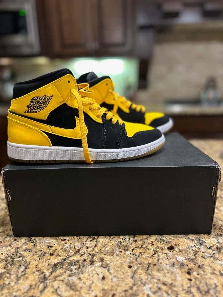 Nuevo En Caja Nike Air Jordan 1 Retro Medio Negro Varsity Maíz Blanco 554724-035 Foto 4 de 4