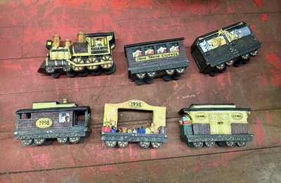 Home Towne Express 1998 Train Set   JCPenney   6 Cars + 2 Boxes   Figurines