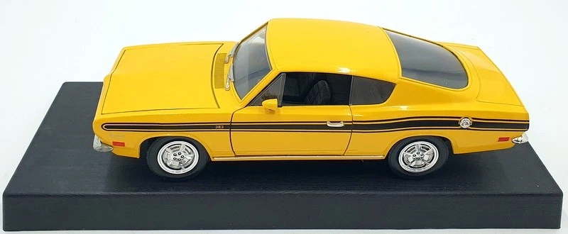 Road Signature 1/18 Scale Diecast 92178 - 1969 Plymouth Barracuda - Yellow - Image 3 of 4