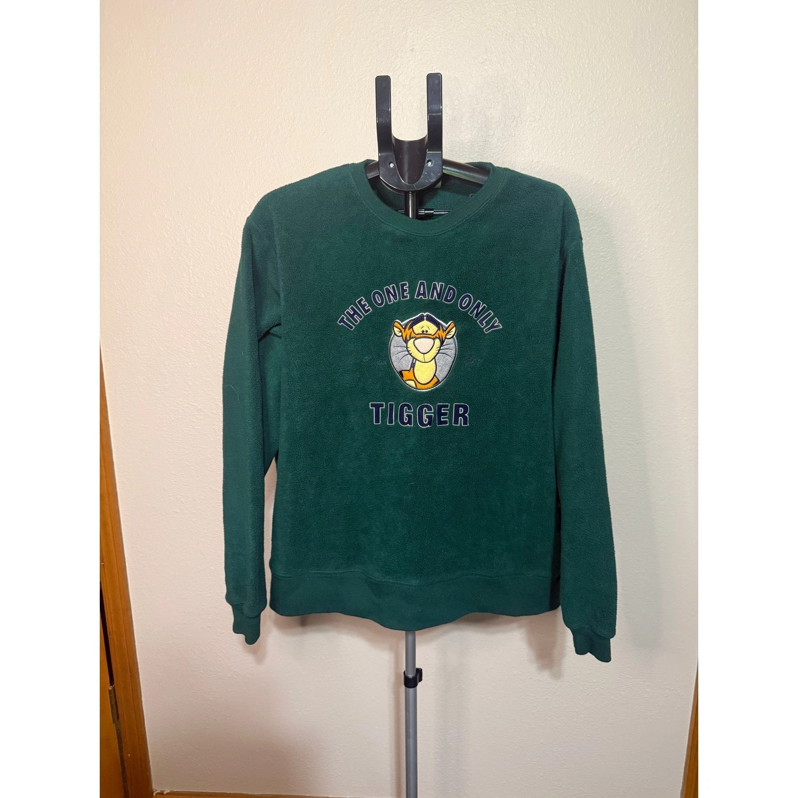 Disney Store Tigger Fleece Sweatshirt Mens Large Hunter Green Embroidered Crew