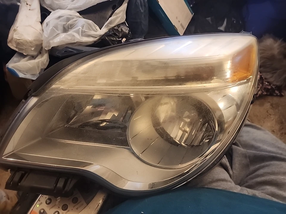 Conjunto de faros - Certificado Capa TYC 20-9096-00-9 para Chevrolet Equinox 10-15 Foto 2 de 4