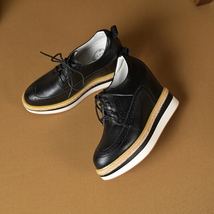 Zapatos brogue tallados con cordones de cuero real ocultos con plataforma de cuña alta para mujer Foto 3 de 4