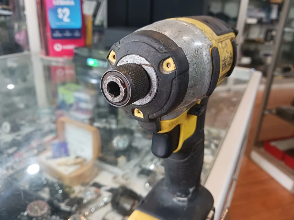 DEWALT DCF885-XE 18V 1/4'' XR LI-ION CORDLESS IMPACT DRIVER - SKIN ONLY - Image 3 of 4