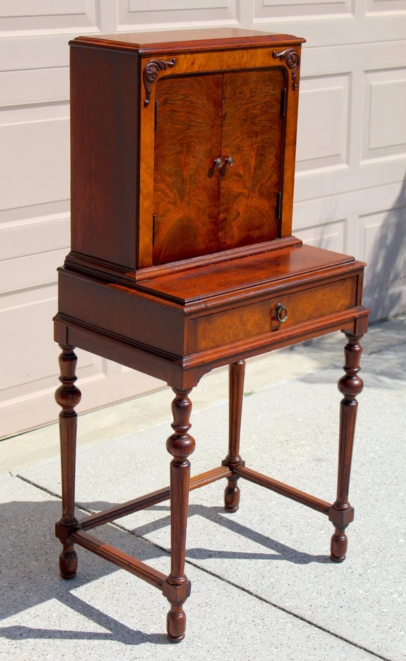 Antiguo escritorio de pared francés - principios de 1900 | Elegante escritorio de arce y madera de burlón Foto 2 de 4