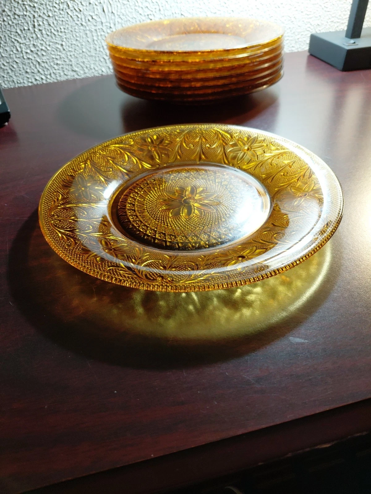 Set of 8 Vintage Tiara Amber Indiana Glass Sandwich Lunch Salad Plates 8 1/4”